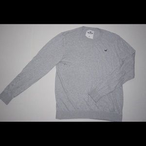 HOLLISTER Light Gray Crewneck Sweater